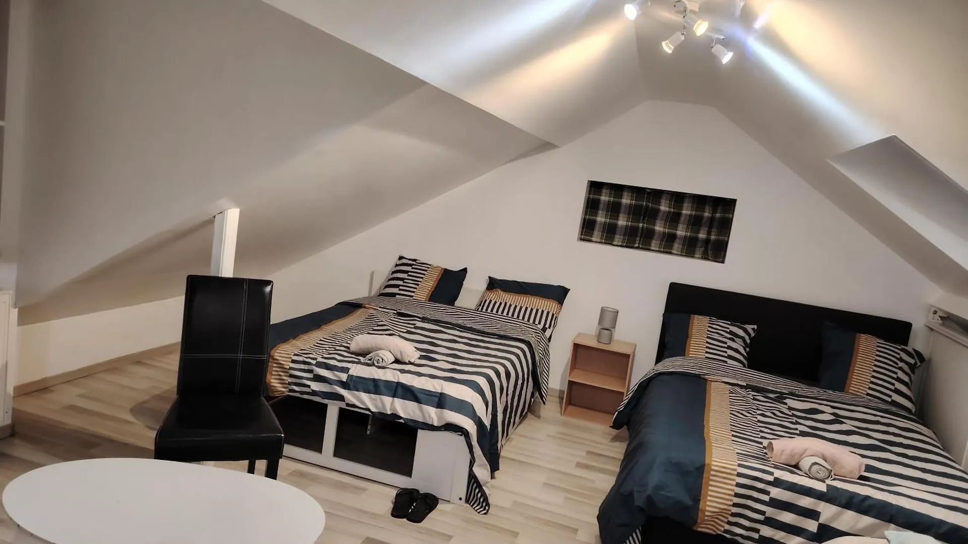 Locatif Gare Lille Europe Souvenir Bed and Breakfast 0*,  Frankrike