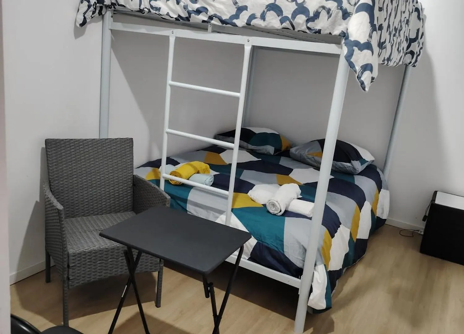 Locatif Gare Lille Europe Souvenir Bed and Breakfast Bed & Breakfast